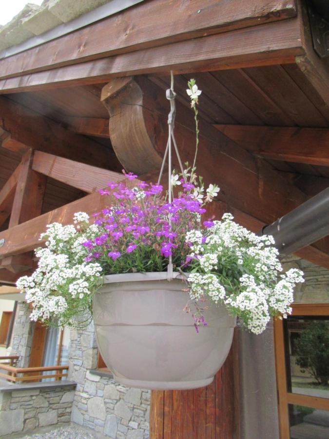 Les Alpages: Alpine Retreat with Pool & Wellness Apartment Lanslebourg-Mont-Cenis Exterior photo